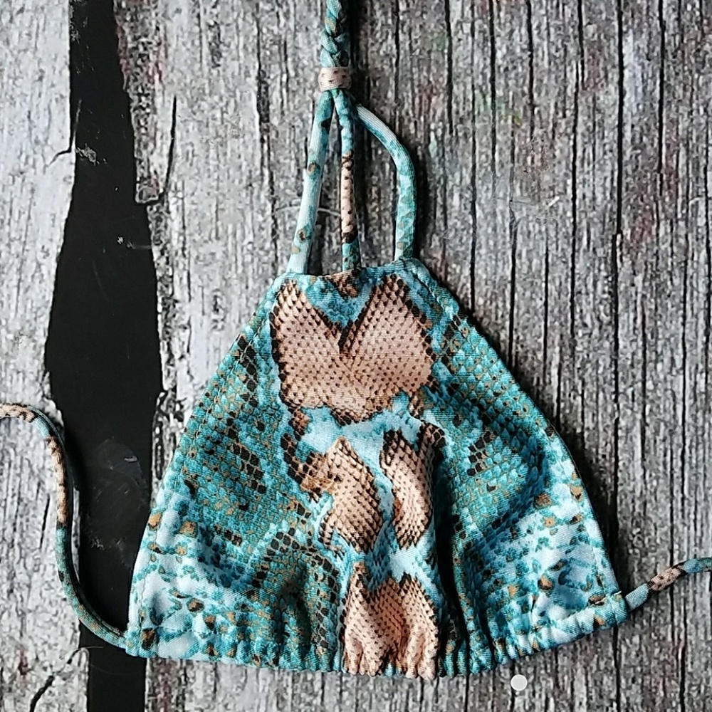 Gorgeous Snakeskin 2 piece Bikini set - Picture 6 of 8